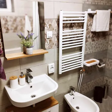 Lavender Vendeghaz Kicsi Falu Nagy Szivvel Varazslatos Legkoerrel Apartment *