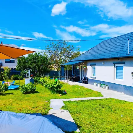 Lavender Vendeghaz Kicsi Falu Nagy Szivvel Varazslatos Legkoerrel Apartment